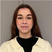 Actuellement en master pour devenir professeur des écoles, je suis disponible pour du soutien scolaire.